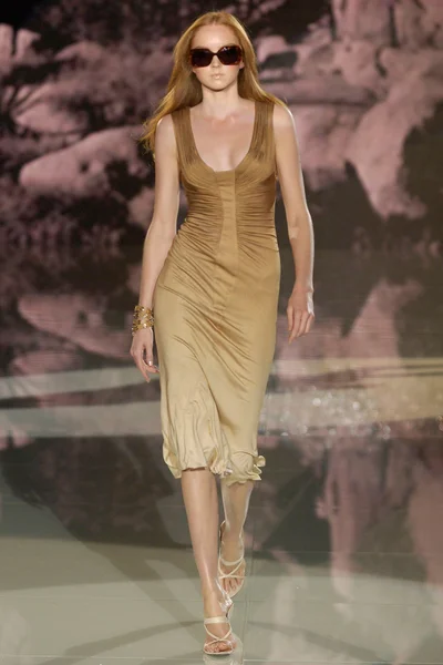 Look 16